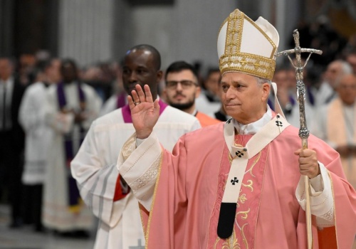 Jutro Niedziela Laetare – radość w środku postu. Skąd róż w liturgii?