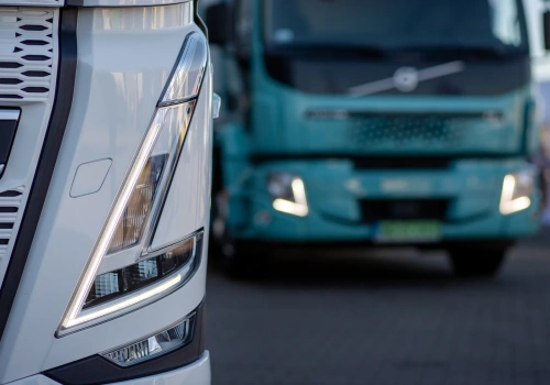 Ciężarówki: Nowe zasady rozliczania celów emisyjnych w UE. Producenci z nadwyżkami