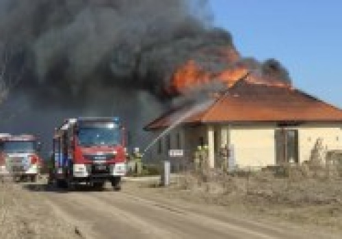Płonęły domy, hala i urząd. Kilka groźnych pożarów w krótkim czasie