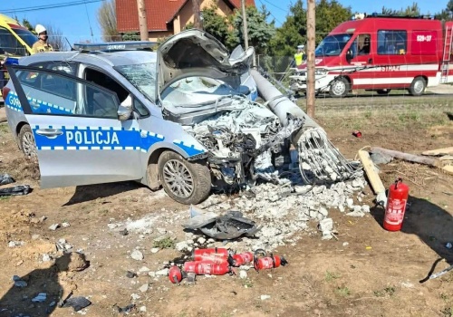 Wypadek radiowozu pod Krakowem. Dwóch policjantów trafiło do szpitala