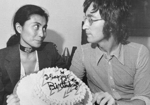 Plotki o seksualności Johna Lennona krążą od lat. 