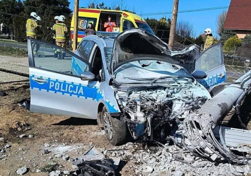 Poważny wypadek z udziałem radiowozu. Policjanci w szpitalu