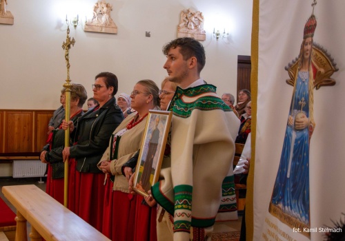 Modlitwa i wspólnota. Droga Krzyżowa Kół Gospodyń Wiejskich i Sołtysów Ziemi Sądeckiej