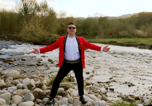 Szalony Drużba szykuje nowość: „Lej mordeczko”. Zobacz video