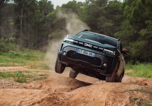 Ostatnie sztuki promocyjnych samochodów w salonach Dacia. Wszystkie promocje Dacii. Duster z rabatem do 18.000 zł, Bigster do 17.000 zł i 7 lat gwarancji