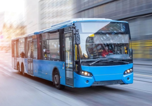 15-latek ukradł autobus i ruszył w trasę. Wszystko dla swojej dziewczyny