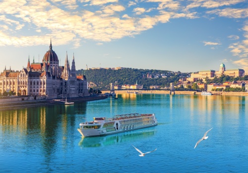 ✨ Budapeszt na wodzie 🚢⚓ Loty i wyjątkowy hotel na Dunaju za 599 PLN 💙