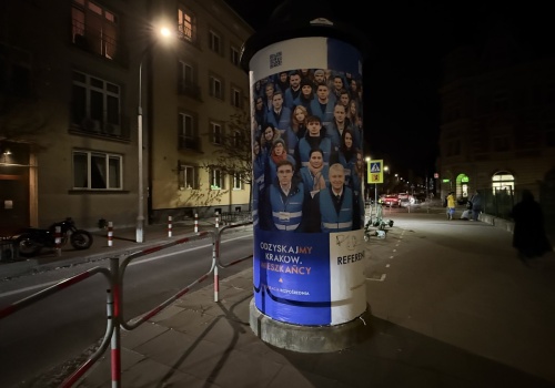 Kraków usuwa nielegalne reklamy. Z ulic zniknęło już prawie 200 słupów i 40 tablic