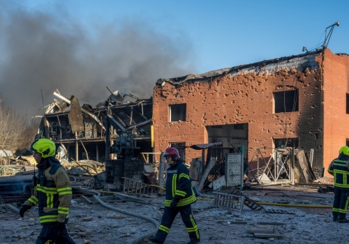 ​Tragiczna sobota w Ukrainie: 500 pocisków poleciało na Kijów, dron uderzył w pociąg