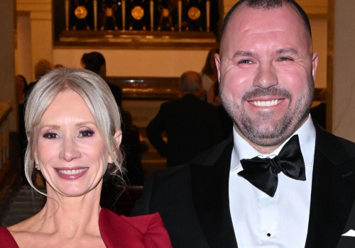 Ewa Gawryluk ujawnia, o ile młodszy jest jej mąż. 