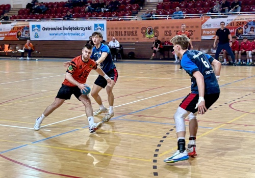 Piłkarze ręczni KSZO górą w starciu z kieleckim ZPRP