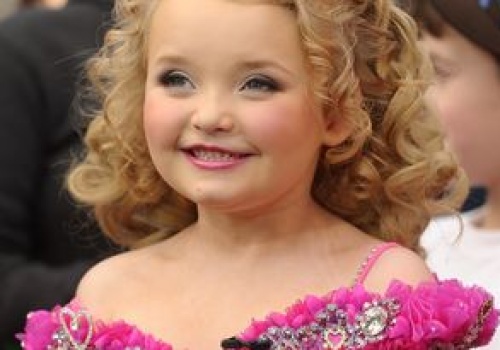 Tak teraz wygląda Honey Boo Boo. Dziś ma 20 lat i BARDZO SIĘ ZMIENIŁA. Co studiuje i jak żyje? (ZDJĘCIA)