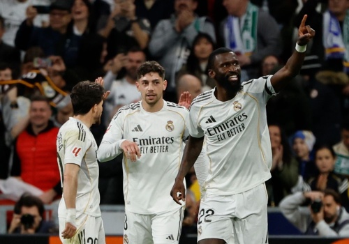 Real Madryt zabawił się z rywalem. Padł gol z własnej połowy