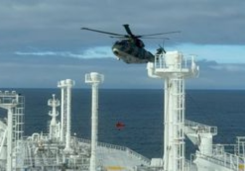 Polski marynarz ranny na Atlantyku. Ewakuowano go śmigłowcem