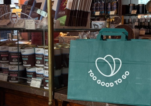 Tajemnicze paczki. Tak sprzedają osobliwy towar Wedla