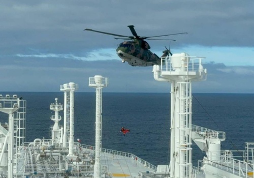 Polak ewakuowany przez portugalską marynarkę wojenną. Marynarz doznał poważnego urazu