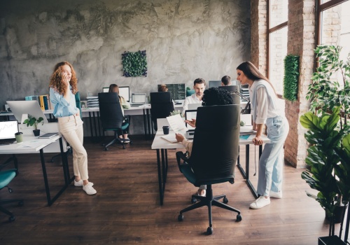 Jesteśmy coraz bardziej zadowoleni z pracy, ale stres i niepewność rosną