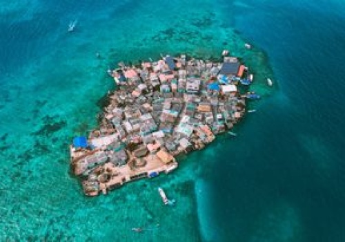 To najbardziej zatłoczona wyspa świata. Każdy metr jest zajęty domami