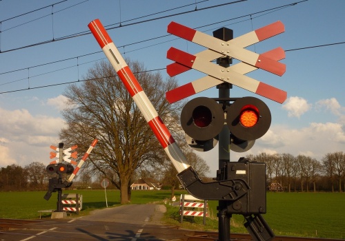 Rolnicy odcinani od pól? Kolej zamyka przejazdy na wsiach