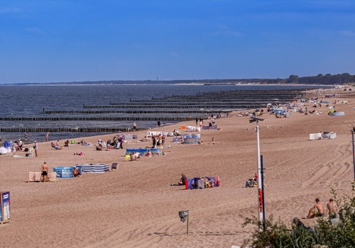 Rodacy zmieniają plany, stawiają na polskie kurorty. Oto ceny pobytów