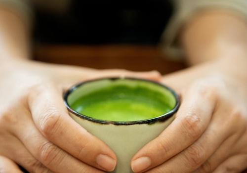To nie tylko modny napój. Matcha może pomagać przy katarze siennym