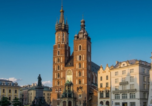 Nowy podatek dla wiernych? W Sejmie pojawił się pomysł potrącania 8 proc. z pensji