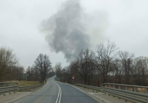 Pożar na terenie ogródków działkowych przy Strzelińskiej. Spłonęła altanka