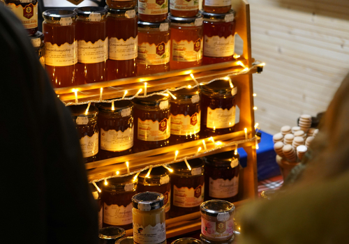 Rynek miodu w Polsce i UE pod presją importu. Eksperci wskazują na potrzebę dialogu branżowego i rozwoju krajowej produkcji