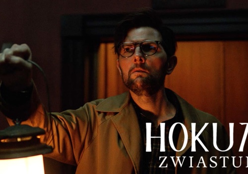 Adam Scott zamienia sterylne biuro na starożytną klątwę. Gwiazda „Rozdzielenia” w nowym horrorze