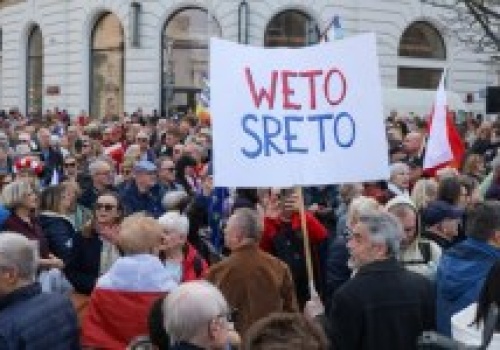 Protest przed Pałacem Prezydenckim ws. SAFE. 