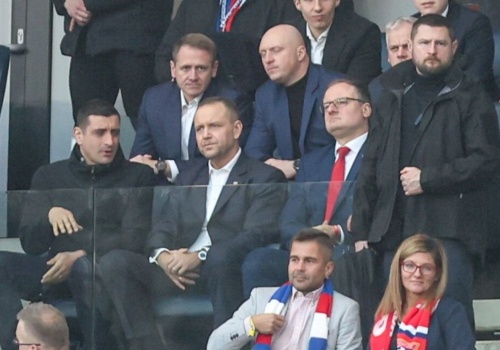 Niespodziewany gość na meczu Ekstraklasy. Kamery uchwyciły prezydenta na trybunach