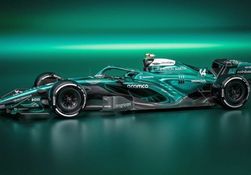 Fernando Alonso puścił kierownicę w trakcie wyścigu. Aston Martin ma poważny problem