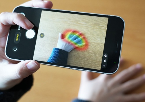 AI wykryje chorobę z fotografii dłoni? Naukowcy z Japonii zaskakują