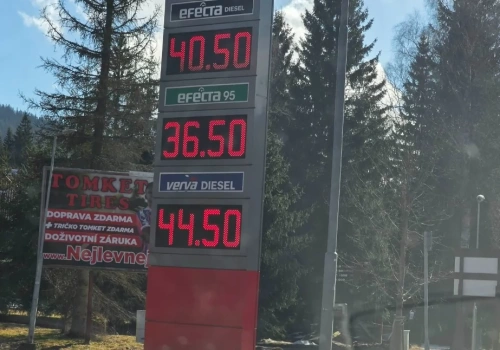 Paliwo po obu stronach granicy. Czy kierowcom opłaca się tankować w Czechach?