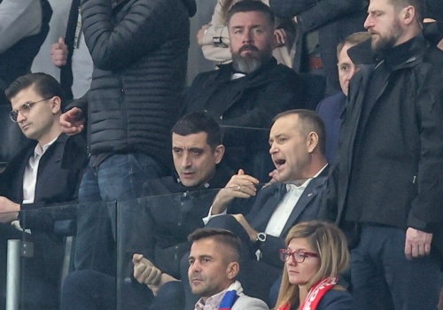 Tak kibice przywitali Nawrockiego na meczu. Tego się nie spodziewał