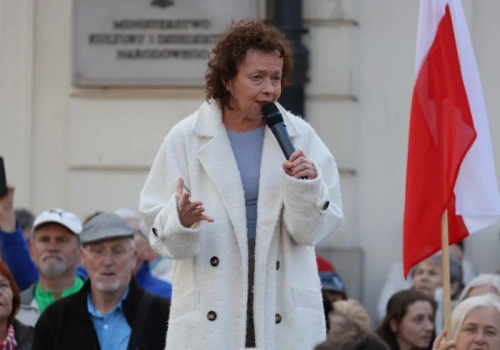 Protest przed Pałacem Prezydenckim. Szczepkowska o Nawrockim: Nie powinien pełnić tego urzędu