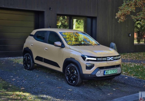 Chciał pojechać Dacią Spring znad Morza Śródziemnego do Tyrolu: 22 godziny i 17 ładowań. Zrezygnował!