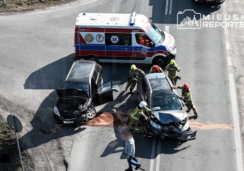 Oplem nie ustąpiła pierwszeństwa. Wypadek na prostym skrzyżowaniu. Uszkodzone trzy pojazdy