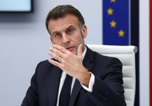 Macron naciska na Iran. 