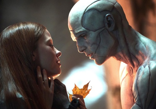 Charakteryzacja trwała 10 godzin dziennie. 