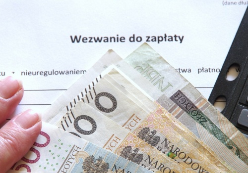 Kiedy komornik może zająć konto dłużnika? Tylko tyle zostawi na rachunku