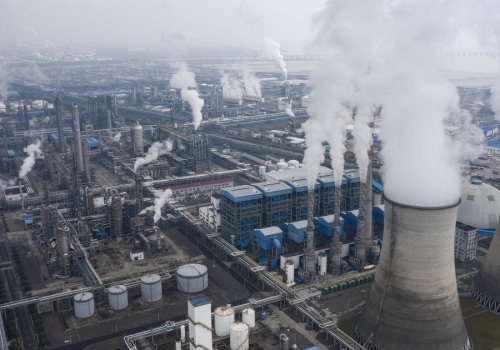 Chińska gospodarka przyspiesza na początku roku. Produkcja przemysłowa i sprzedaż detaliczna rosną mimo globalnych napięć