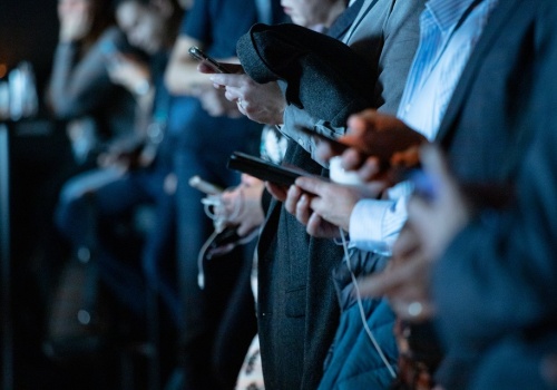 Globalny rynek smartfonów czeka historyczny spadek – winny boom na AI