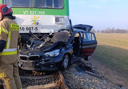 Tragedia pod Płockiem. Nie żyje pasażerka BMW
