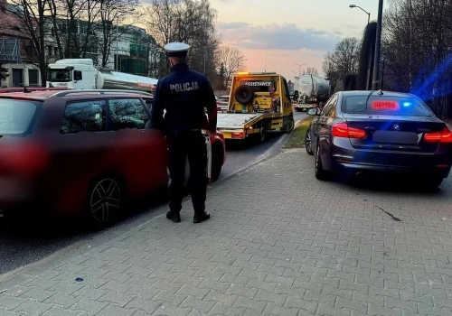 Kierowca Audi przesadził z prędkością. Okazało się, że w ogóle nie powinien prowadzić