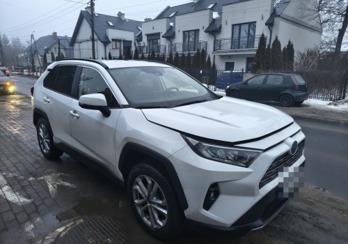 “Kobra” odzyskała dwie kradzione, zalegalizowane Toyoty Rav4