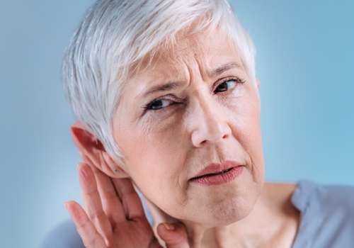 Musisz głośniej ustawiać telewizor? Pogorszenie słuchu może wynikać z choroby