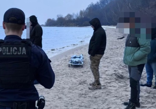 Makabryczne odkrycie w Zatoce Puckiej. Spacerowicz natychmiast zadzwonił pod 112