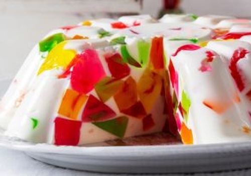 Weź skyr i galaretki. Ten deser wygląda jak potłuczone szkło, ale rozpływa się w ustach