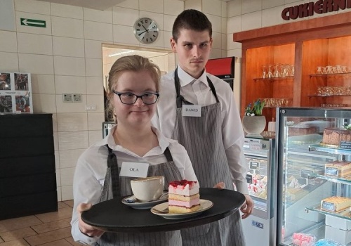 Wyjątkowe spotkanie z okazji Światowego Dnia Zespołu Downa w wieluńskiej kawiarni Eden